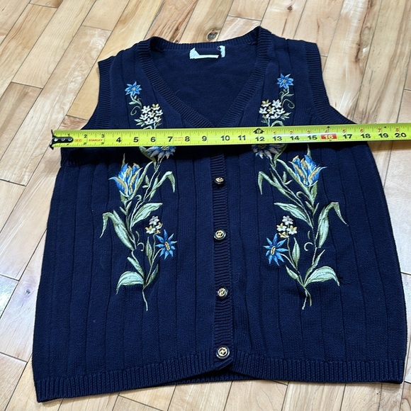 Alfred Dunner Vintage Floral Embroidered Button Up Sweater Vest - Picture 5 of 7